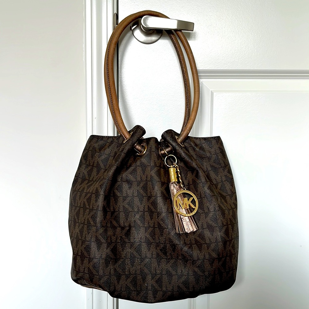 Michael Kors Bucket Bag